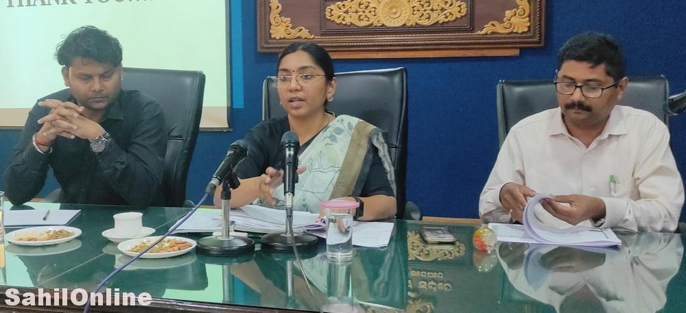 Karwar: DC Lakshmi Priya urges special focus on PU students’ success