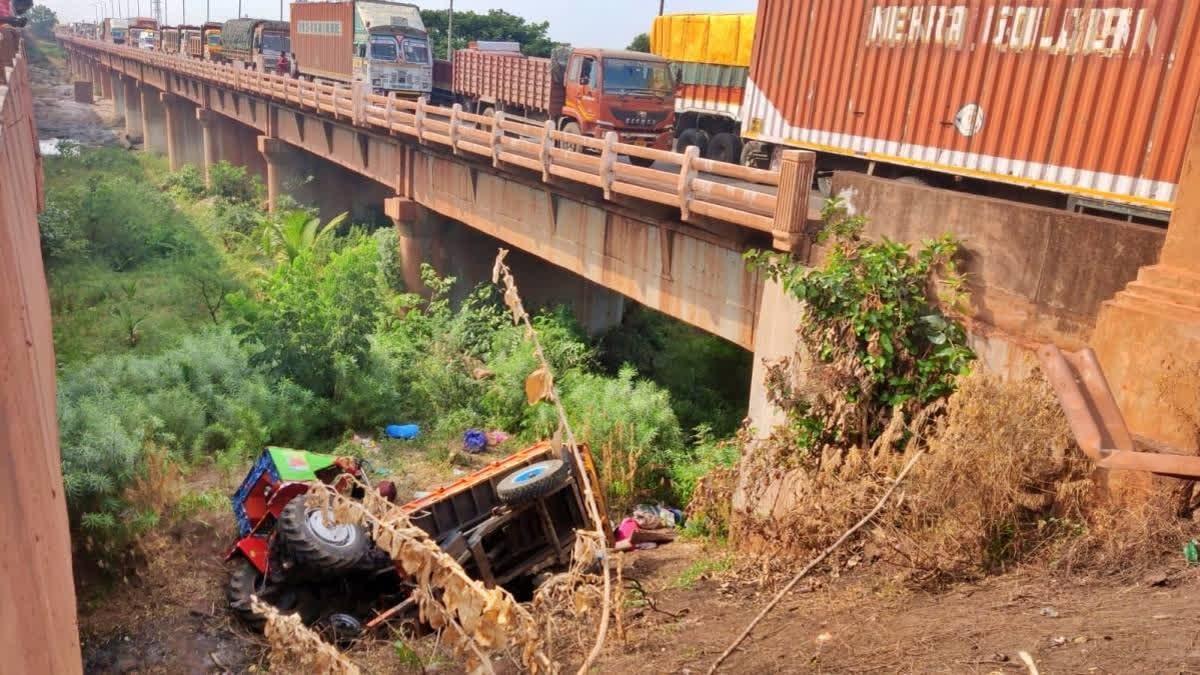 Six dead, nine hurt as tractor plunges off bridge in Karnataka’s Koppal