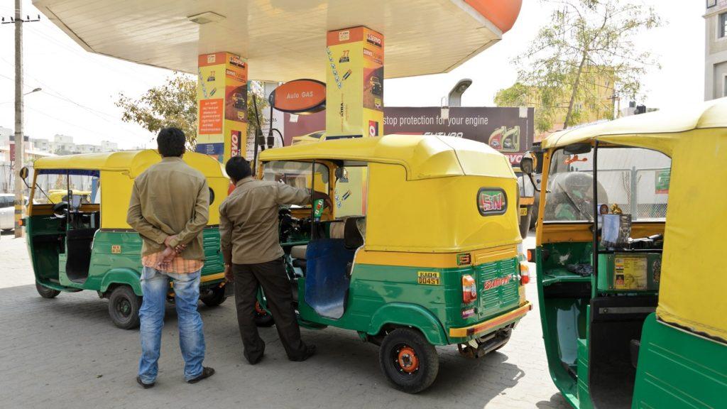 Karnataka govt urges public not to heed rumours of auto gas shortage
