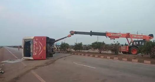 15 passengers injured as KSRTC bus overturns in Chitradurga district