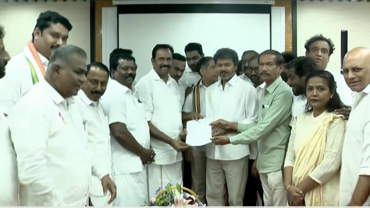 Congress receives grand welcome into TVK alliance