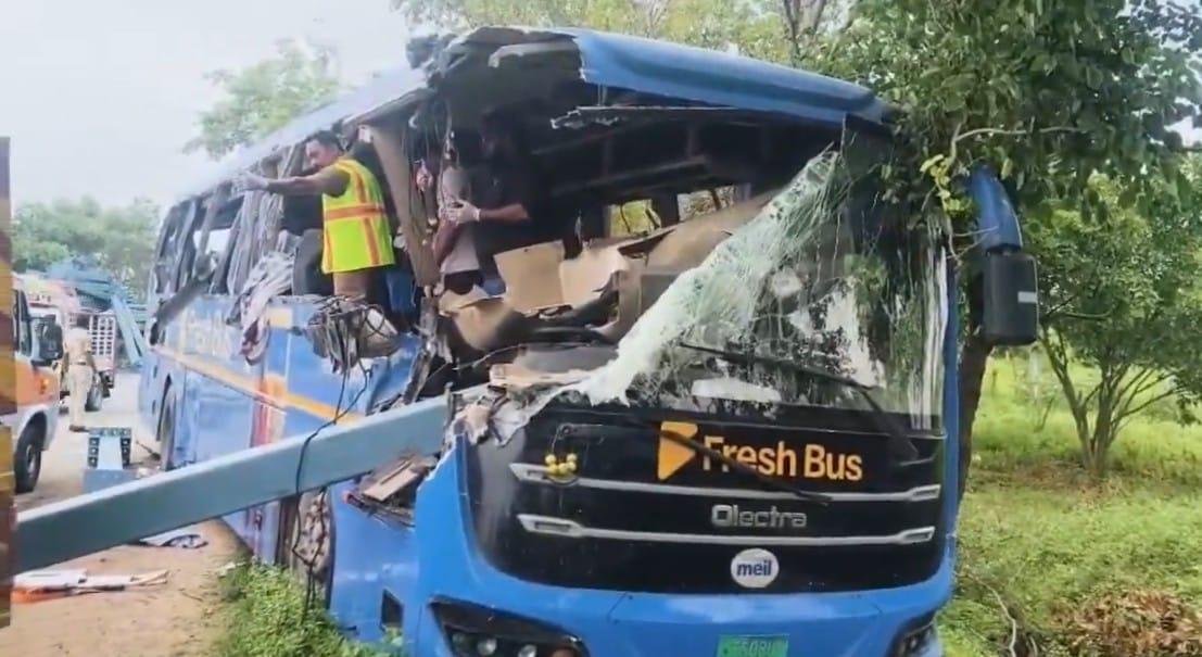 Six dead after tragic road accident in Telangana’s Suryapet district