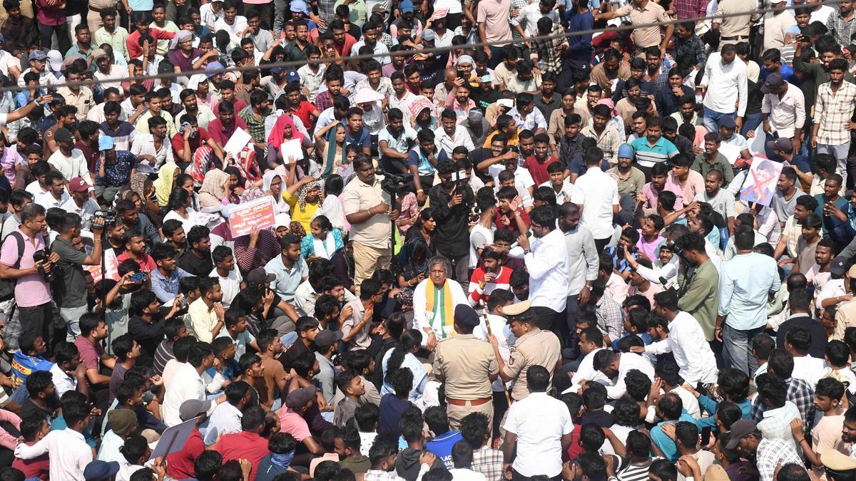 Dharwad sees massive protest by government job aspirants over delay in filling vacancies
