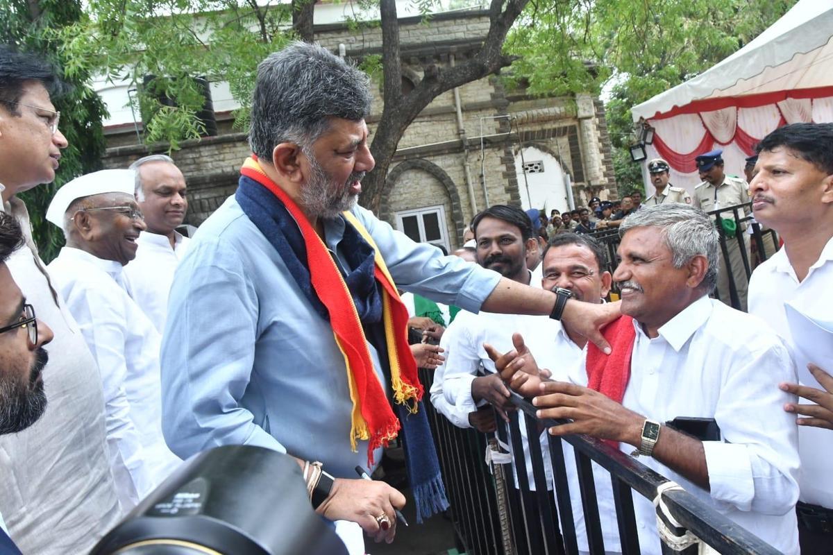 Karnataka CM Reviews Drought Status, Directs Officials to Stay Prepared