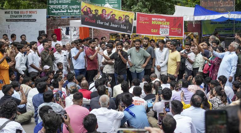 Day 16 of CJP Protest: Wangchuk Claims 7,000 Joined Rally; Dipke to Join Maharashtra Stir