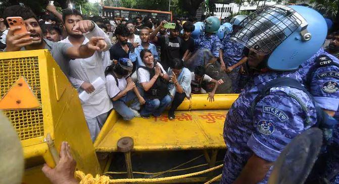 Opposition says PM dodging questions on police action against young protesters
