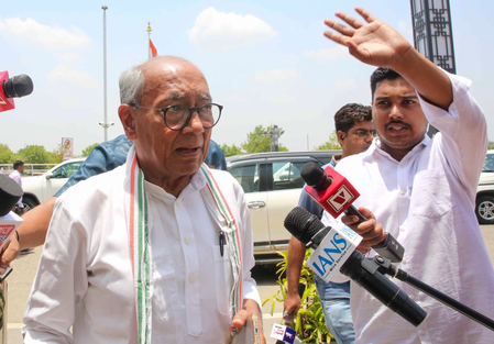 Digvijaya Singh ‘welcomes’ Indore mayor’s contempt move, says he has nothing to hide