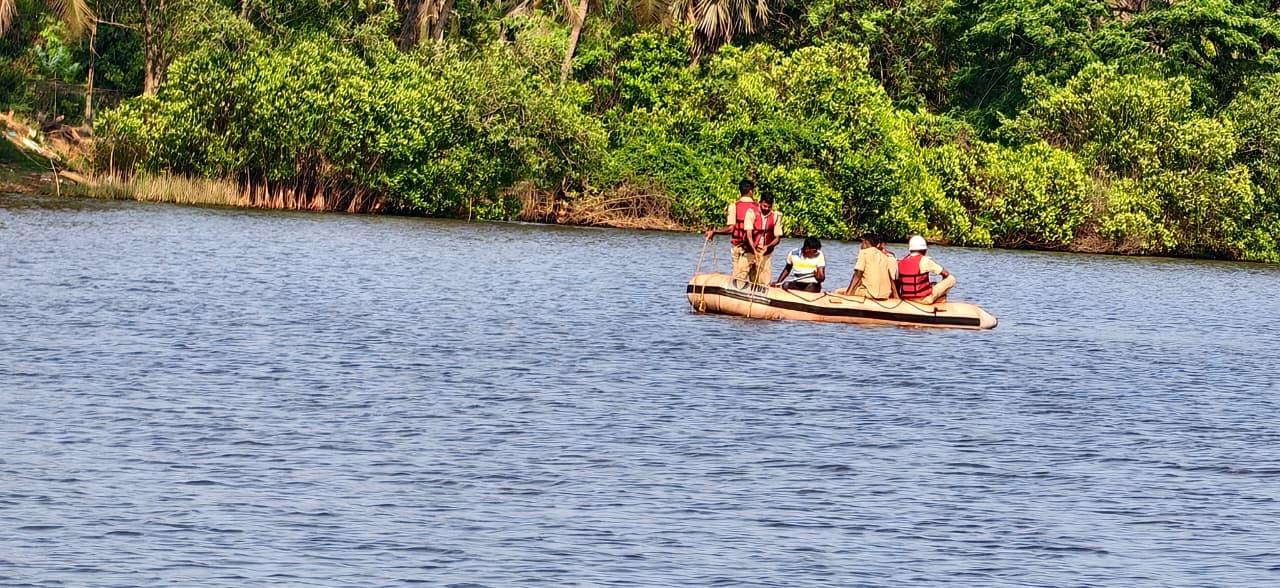 Mangaluru: Boat capsizes during fishing; two youths drown in river, third swims to safety