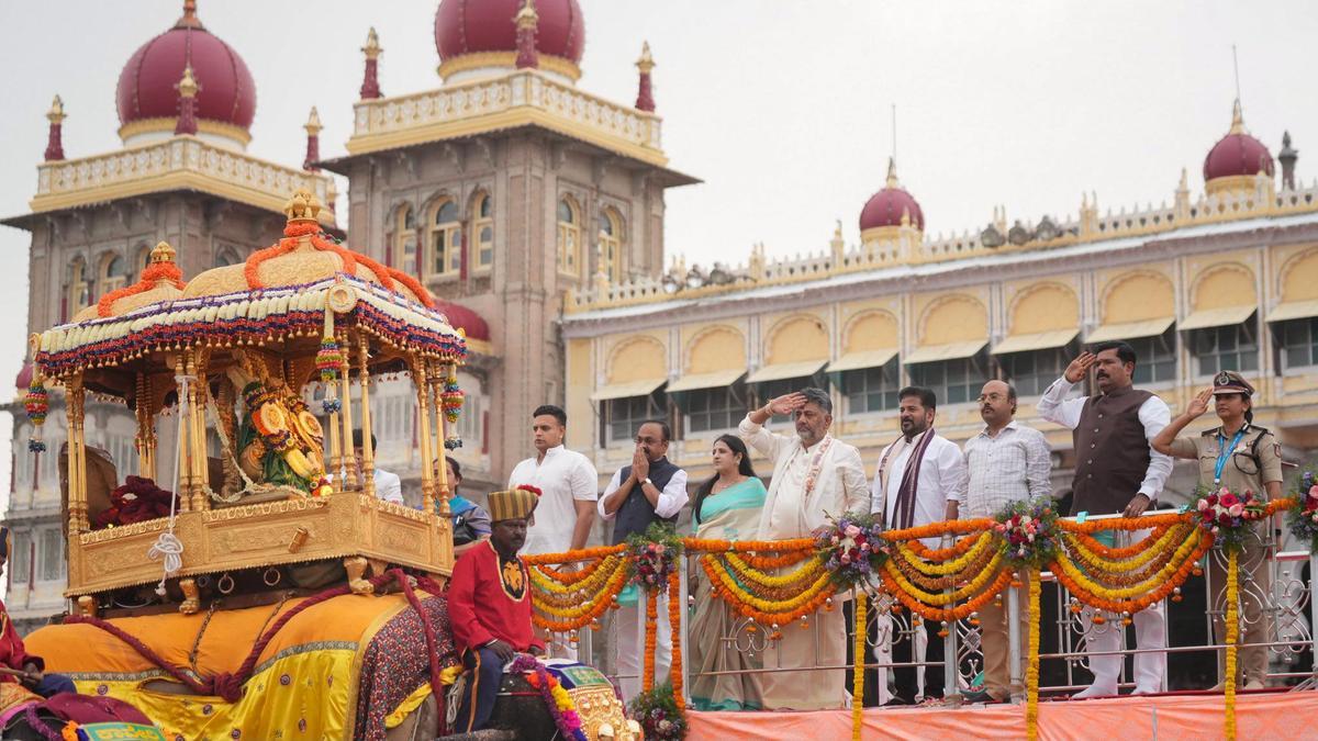 Mysuru Dasara puja row: CM directs inquiry after ministers are denied entry