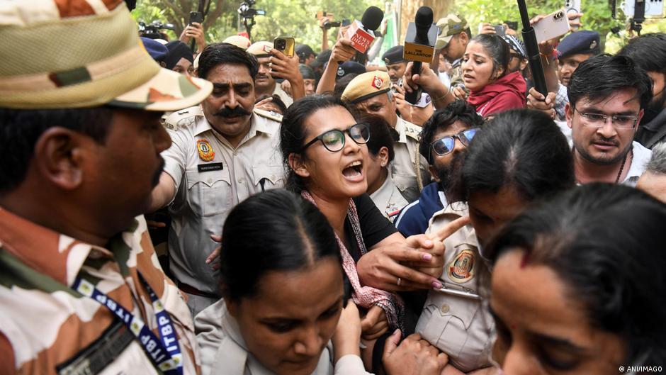 NHRC issues notice to Delhi Police over alleged harassment of three women journalists during protest