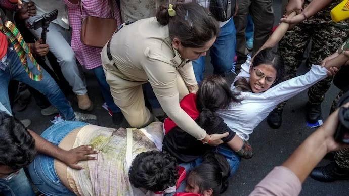Press Club condemns police crackdown on journalists, demands action on sexual-harassment complaints