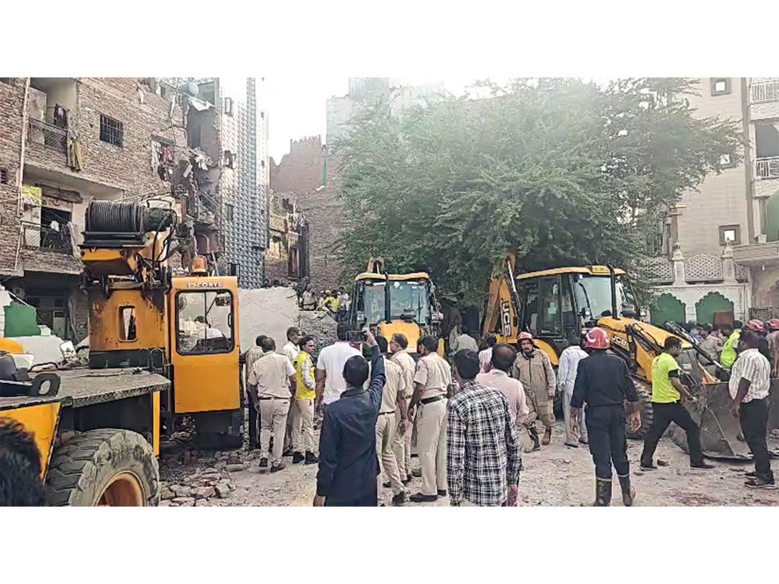 Delhi Seemapuri building collapse leaves 3 dead, 8 injured