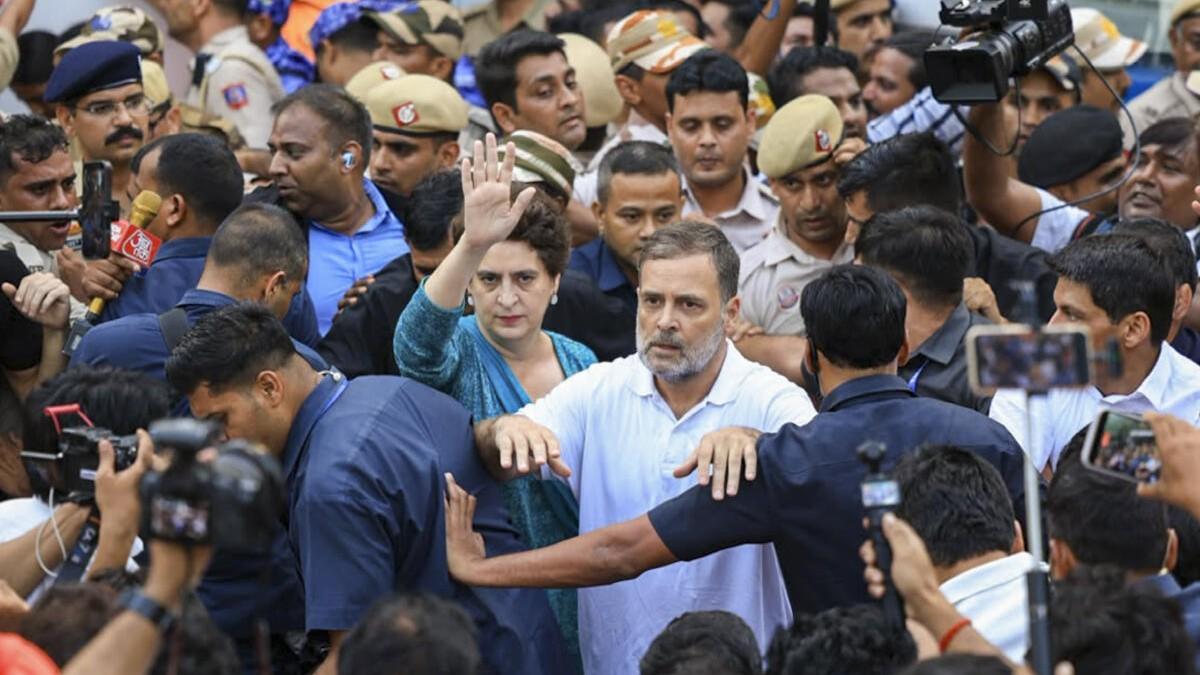 FIR filed against Rahul, Priyanka Gandhi for alleged assault on police during protest