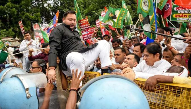 INDIA bloc protests SIR ‘irregularities’, calls for CEC’s resignation