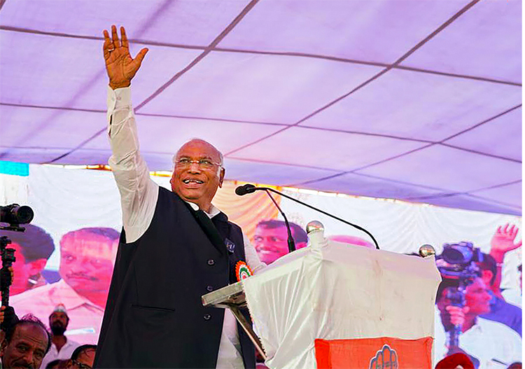 Mallikarjun Kharge responds to Modi: UPA I and II completed two terms under one PM, Manmohan Singh