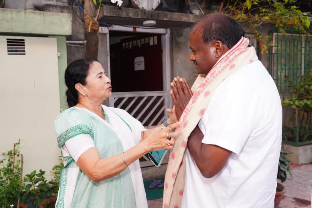 Mamata Banerjee to campaign for JDS in Karnataka polls, says Kumaraswamy