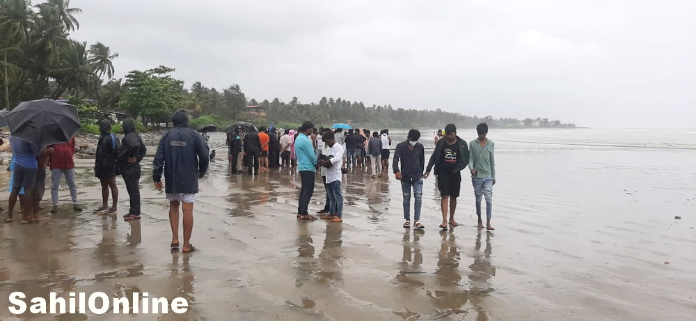 Bhatkal: One Tourist Missing, Another Rescued in Murdeshwar Beach; Search Operation Underway
