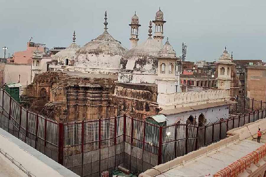 SC permits ASI’s scientific survey at Gyanvapi mosque complex, refuses to stay HC order