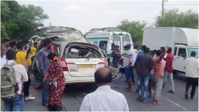 Karnataka: 10 killed in road accident in Mysore