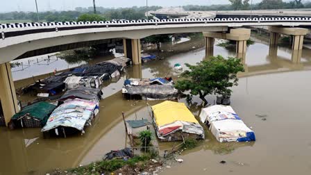 Delhi Police evacuates 750 people from low-lying areas close to Yamuna