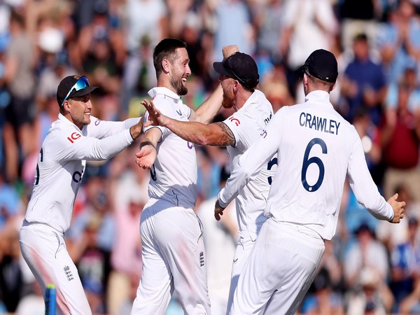 Ashes: Australia's trouble deepen as England bowlers dominate Day 2 of third Test
