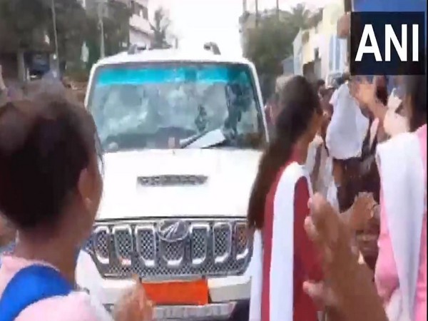 Bihar: Miffed over poor seating arrangements in school, girl students vandalise official’s car