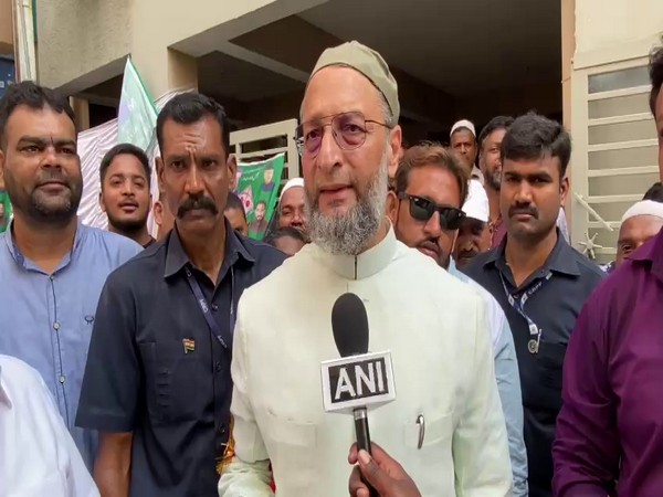 "First look in mirror before pointing fingers at others": Asaduddin Owaisi rips into Rahul Gandhi