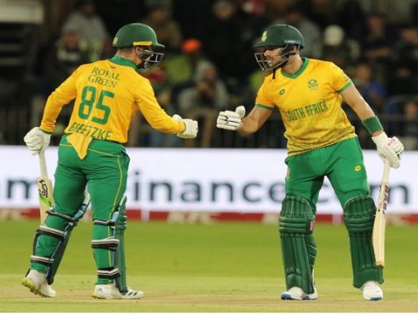 SA vs Ind, 2nd T20I: Hendricks, Coetzee shine as South Africa beat India by 5-wicket in rain-curtailed match