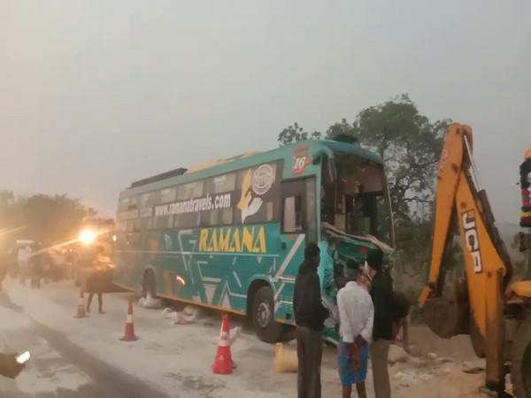 Andhra Pradesh: 4 killed in bus-tractor collision in Ananthapuramu district