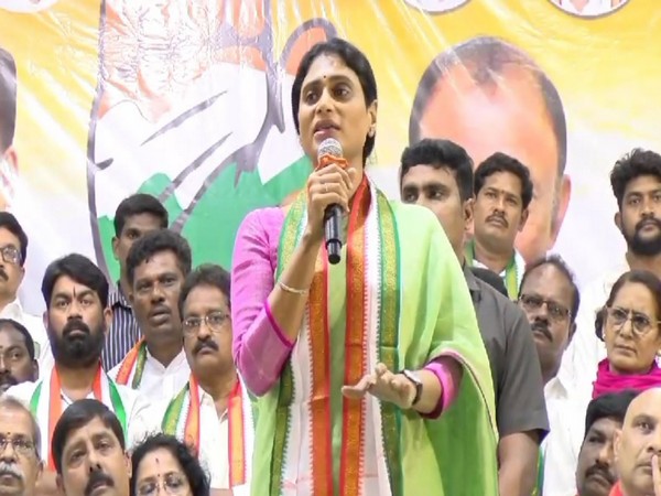 "YSR lived among people, Jagan Reddy has a dictatorial style": YS Sharmila