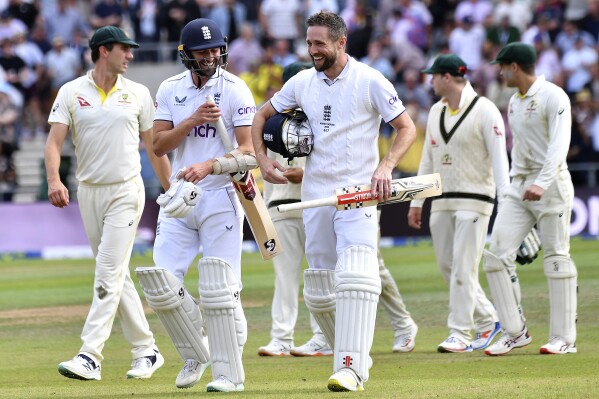 England keep Ashes series alive with dramatic 3-wicket win over Australia