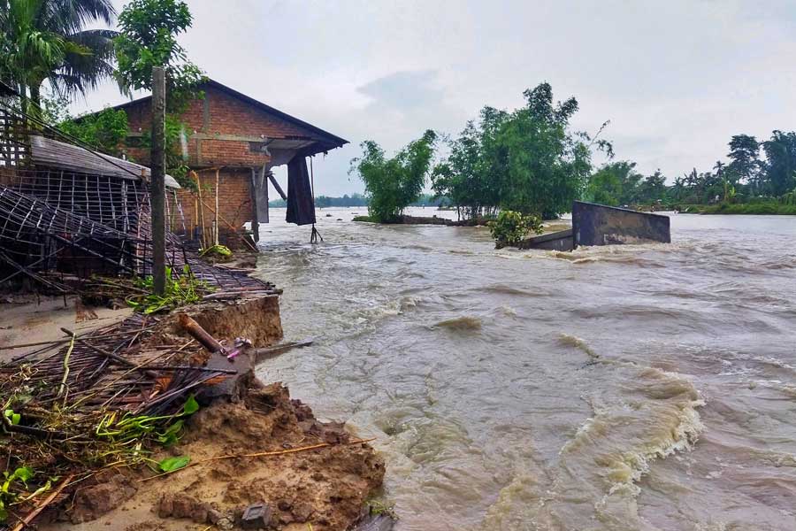 Incessant rain creates flooding in several parts of Assam; nearly 33,500 people hit