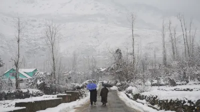 Kashmir Faces Severe Cold Wave Conditions Across the Region