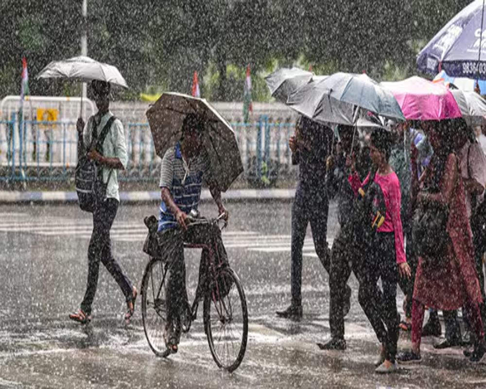 Bengaluru Experiences Unseasonal Rain; IMD Forecasts More Showers in Karnataka