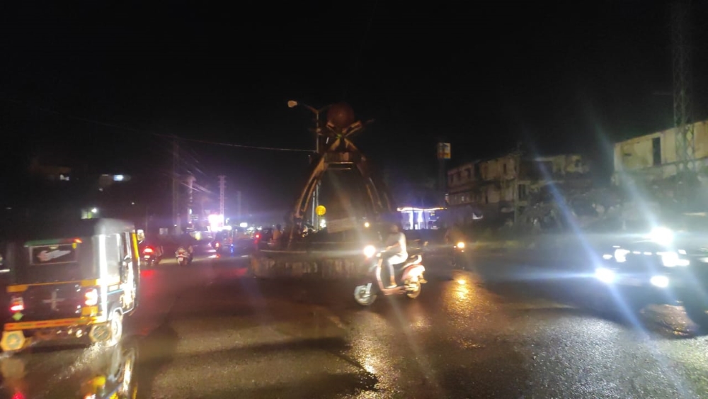 Darkness descends on Bhatkal's National Highway, posing grave risks for pedestrians