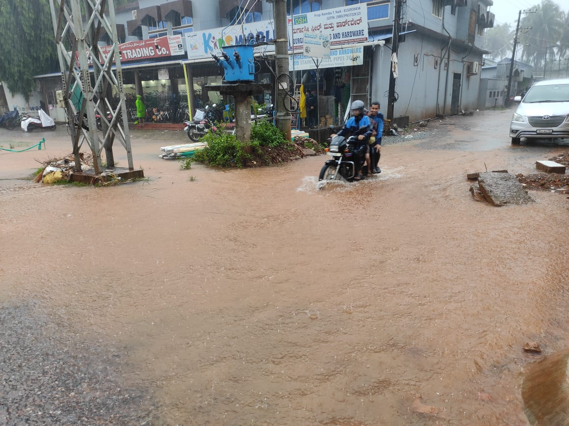 Bhatkal: Heavy Rains and Strong Winds Cause Damage to Houses and Vehicles