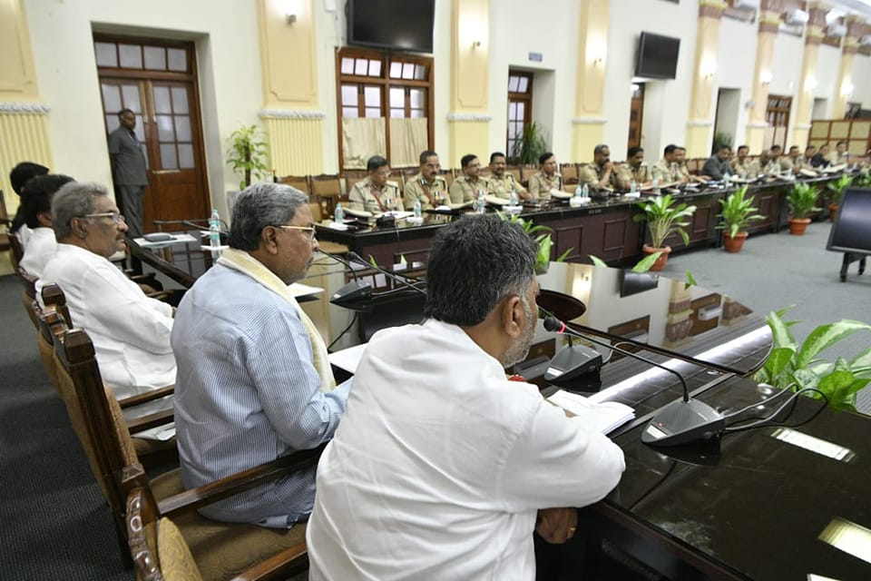 Priority on solving traffic congestion, cybercrime control: Karnataka CM Siddaramaiah instructs police officers