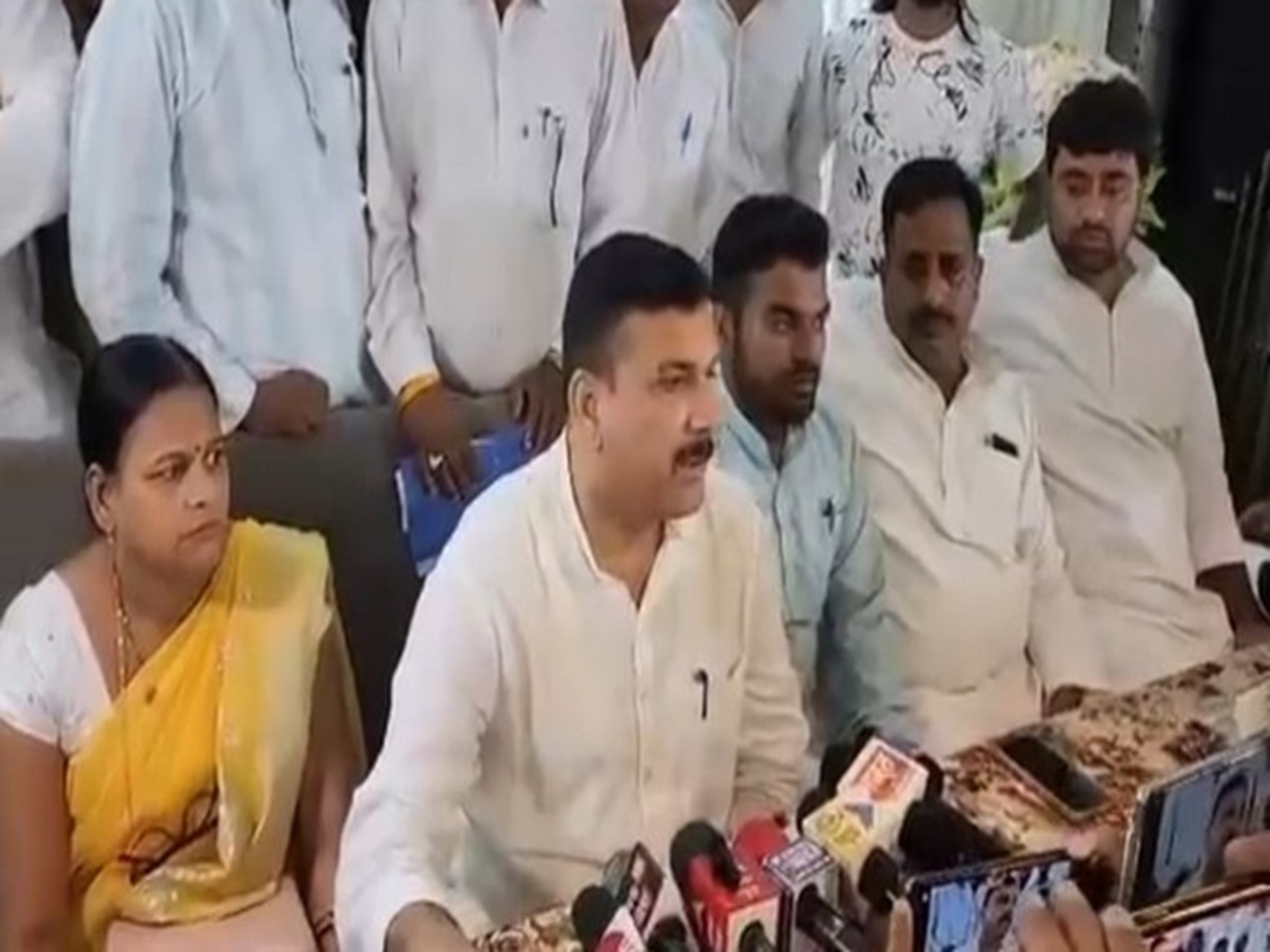 Cong calls Maha developments ‘disrobing of democracy’, taunts BJP, PM over NCP-corruption talk