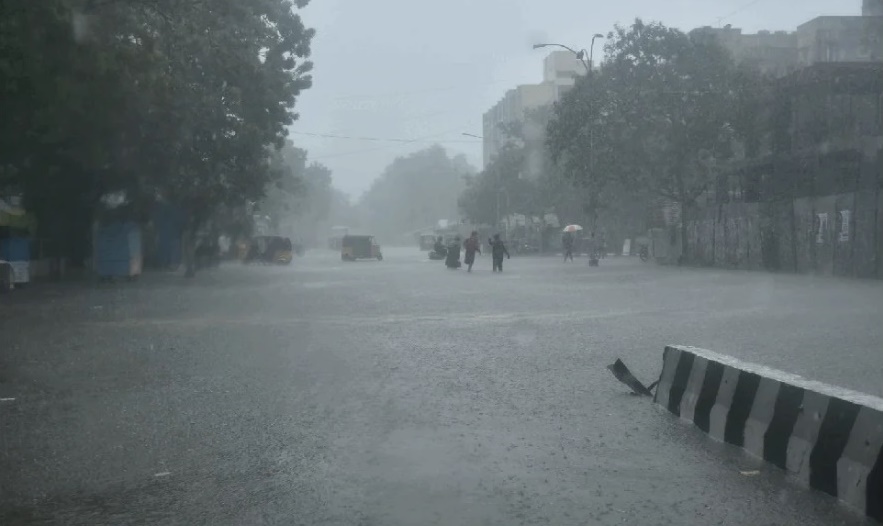 Cyclone Fengal Impact: Heavy Rain Continues in Kerala, Red Alert for Kasaragod and Kannur