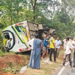 Dandeli: School bus overturns near Dandeli, 45 students injured