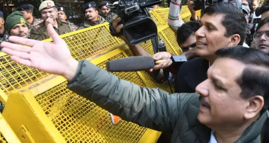 Sheesh Mahal Dispute: Saurabh Bharadwaj, Sanjay Singh Denied Entry to Delhi CM's Official Bungalow