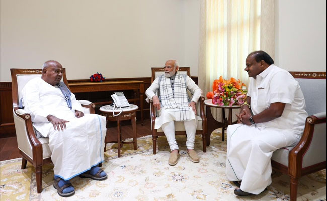 Deve Gowda, Kumaraswamy meet PM Modi