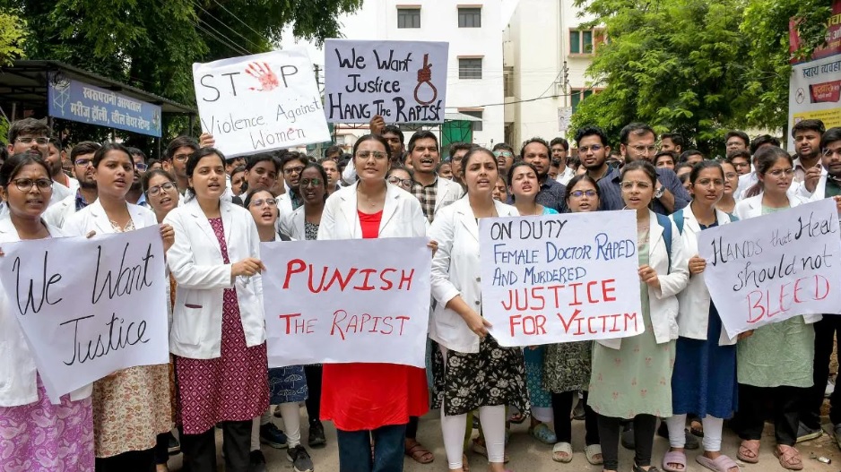 Kolkata: Junior Doctors vow to continue strike, defying SC order