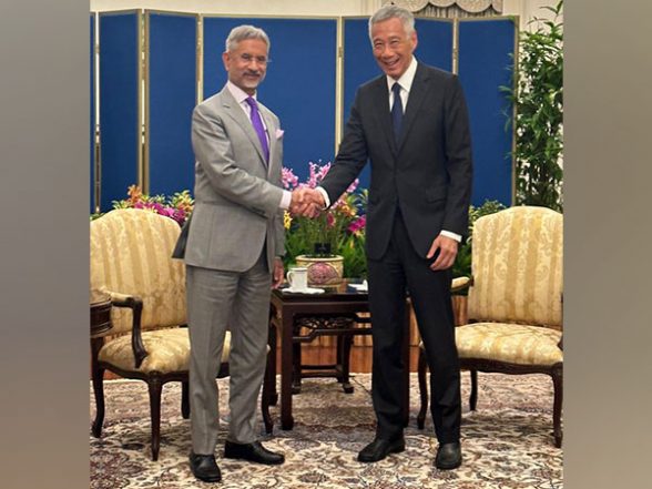 EAM Jaishankar, Singapore PM exchange views on deepening engagement in fintech, digitalization, green economy