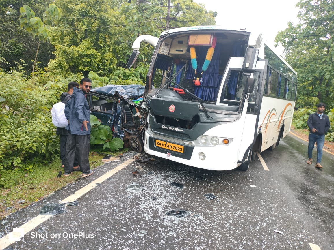 Bhatkal man dies, wife injured in collision between Omni van and Bus on Gersuppa highway in Honnavar