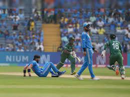 Hardik Pandya leaves field after twisting ankle during WC clash against Bangladesh