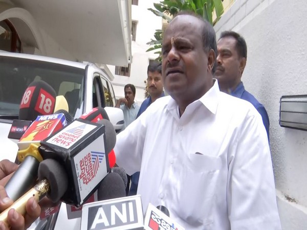 JD (S) leader Kumaraswamy calls Cong govt in Karnataka ‘looters’ amid signs of warming up with BJP