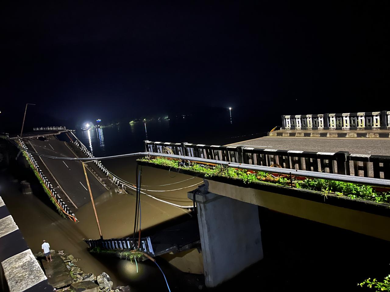 Kali river bridge collapse in Karwar: truck plunges into river, driver rescued