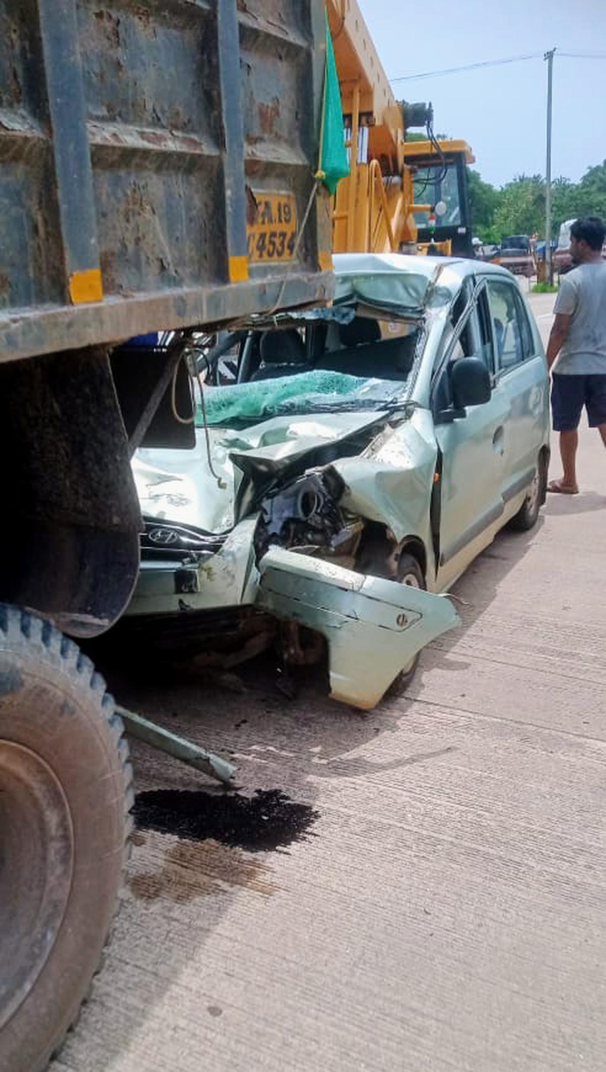 Tipper lorry drags car stuck in its rear for 2 km, no casualties