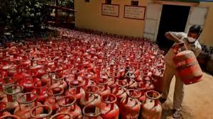 Weeks before polls, LPG price cut by Rs 100